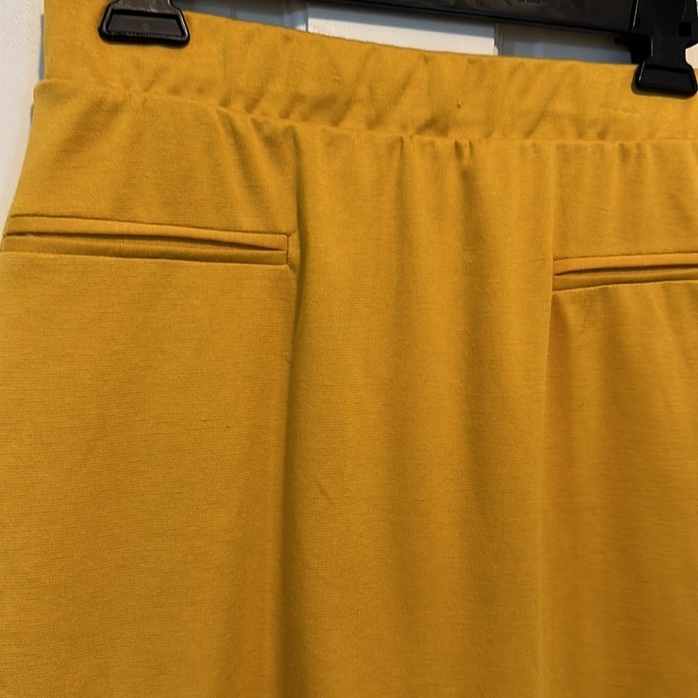 Le Lis pull on Knit Skirt, Mustard yellow size medium soft, stretchy, and cute! - Picture 3 of 9